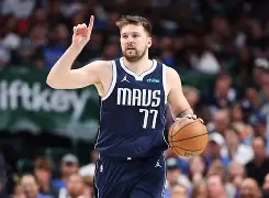 东契奇调戏女裁判 东契奇调戏女裁判